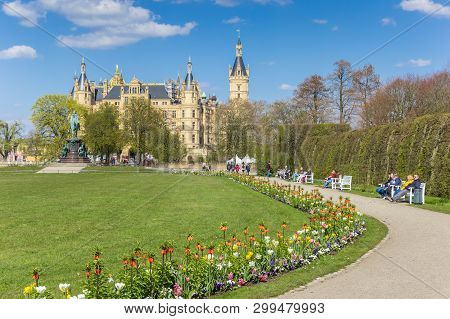 Schwerin, Germany - April 16, 2019: Colorful Tulips In The Castle Garden Of Schwerin, Germany
