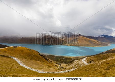 Lago Yamdrok Yumsto in Tibet