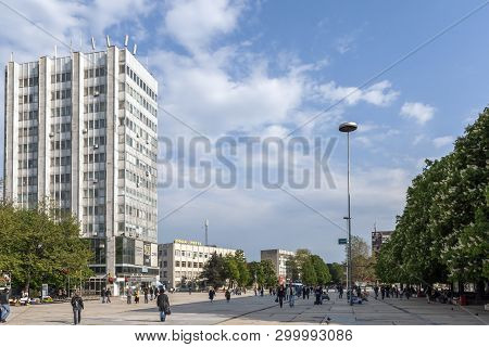 Dobrich, Bulgaria - May 1, 2008: Building And Street At The Center Of Town Of Dobrich, Bulgaria