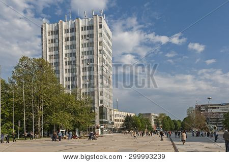 Dobrich, Bulgaria - May 1, 2008: Building And Street At The Center Of Town Of Dobrich, Bulgaria