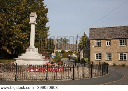 A War Memorial With Poppies In Bampton, West Oxfordshire In The Uk, Taken 19th October 2020