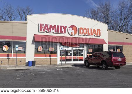 Indianapolis - Circa December 2020: Family Dollar Variety Store. Family Dollar Is A Subsidiary Of Do