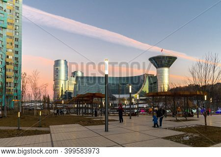 Krasnogorsk, Russia - 06 Dec 2020. Main Square On Zhivopisnaya Embankment Overlooking On House Of Mo