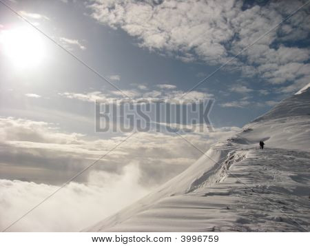 Por encima de las nubes