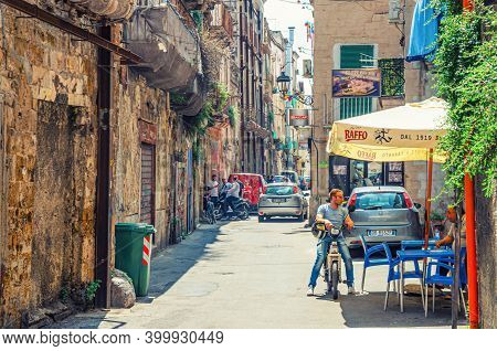 Taranto, Italy - May 7, 2018: Typical Italian Narrow Cobblestone Street In Taranto Historical City C