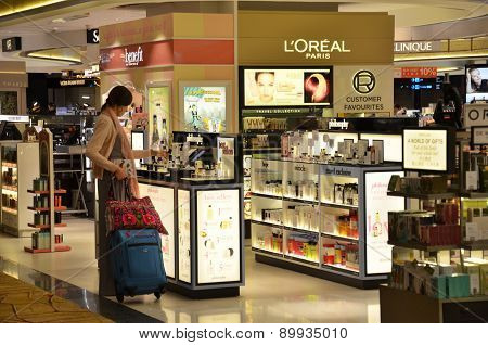 Passengers Do Some Shopping Before Take Off In Changi Airport