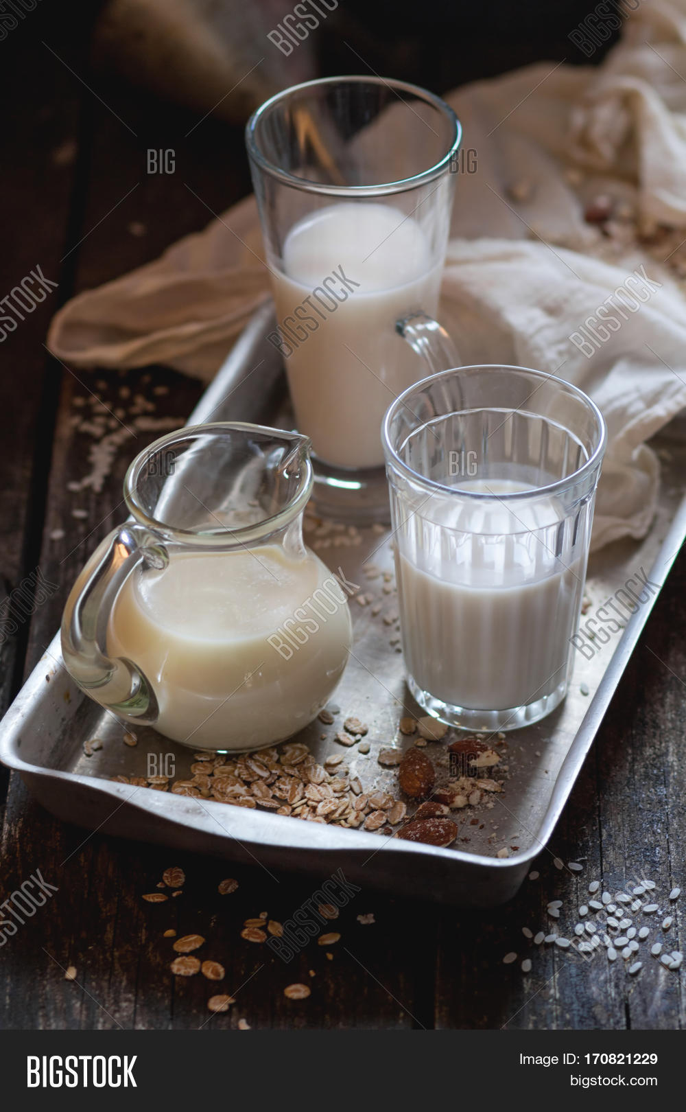 set of non-dairy milk 库存照片和库存图片 | bigstock