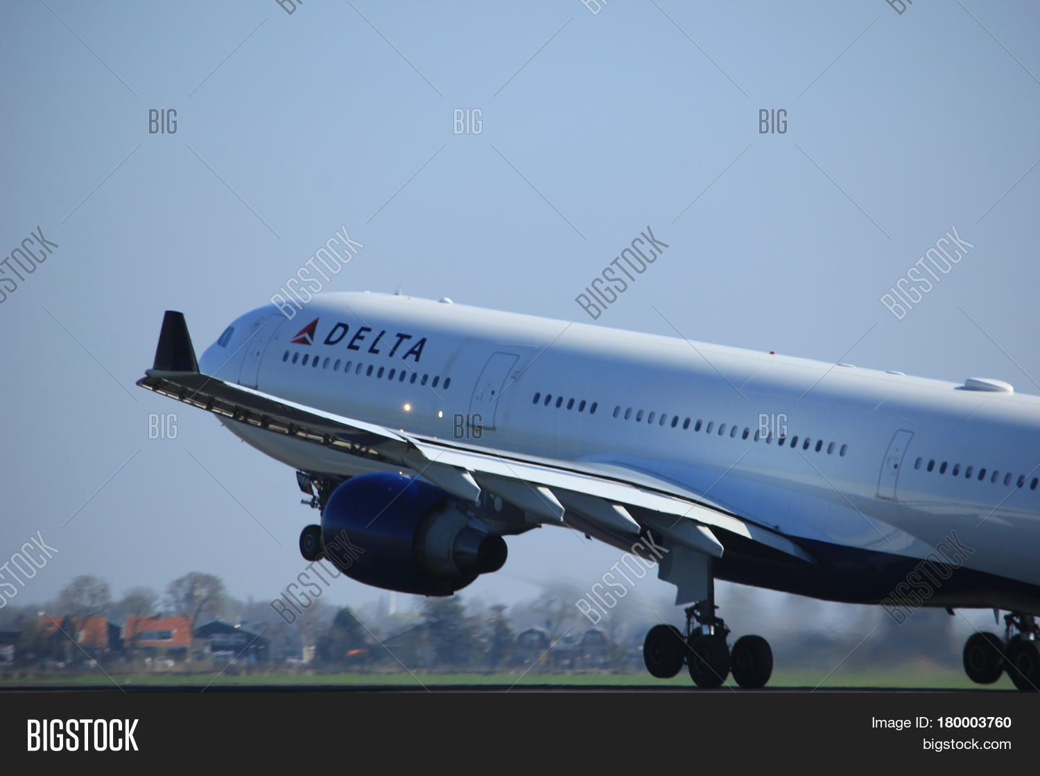 amsterdam the netherlands - april 2nd 2017: n804nw delta air