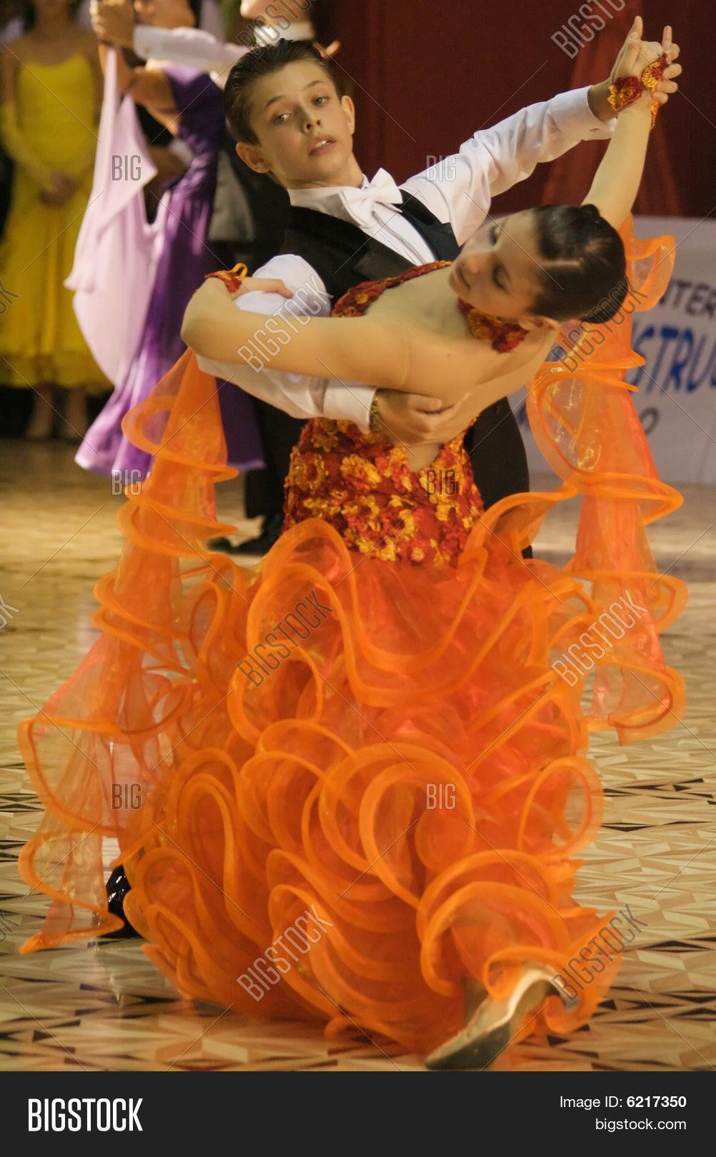 舞者: dragos 安娜/豆 iles 库存照片和库存图片 | bigstock