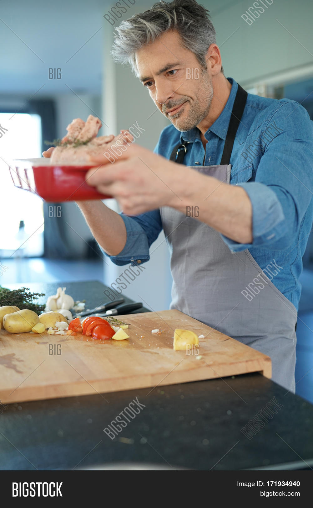 in kitchen cooking dish for dinner 库存照片和库存图片 | bigstock