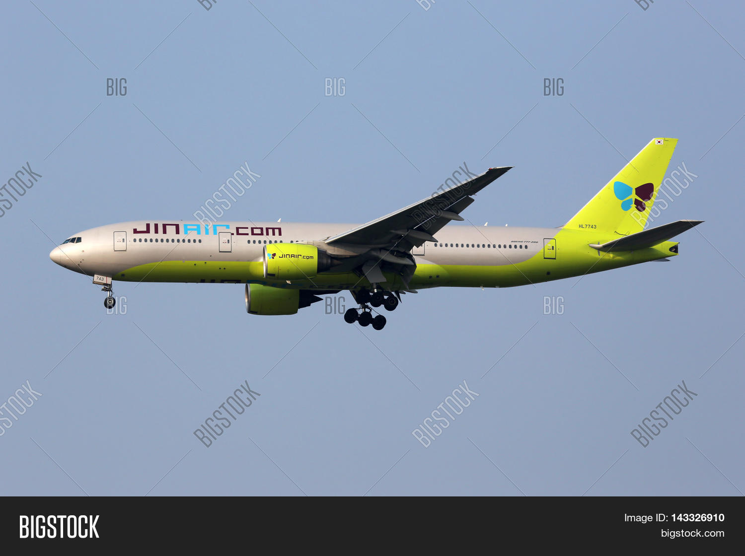 jin air boeing 777-200 airplane seoul incheon international