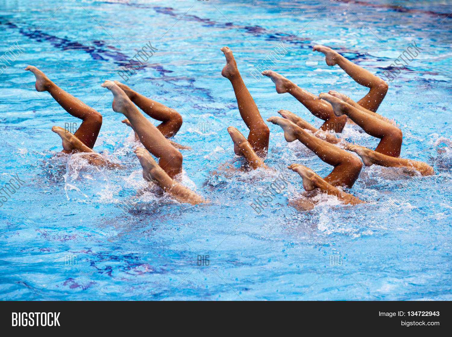 synchronized swimming team performing a synchronize