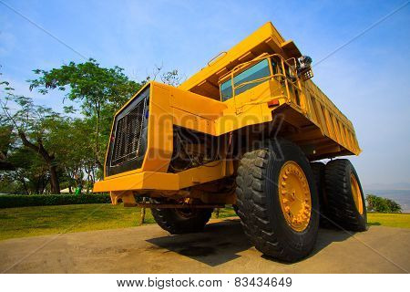 photo of the big mine truck