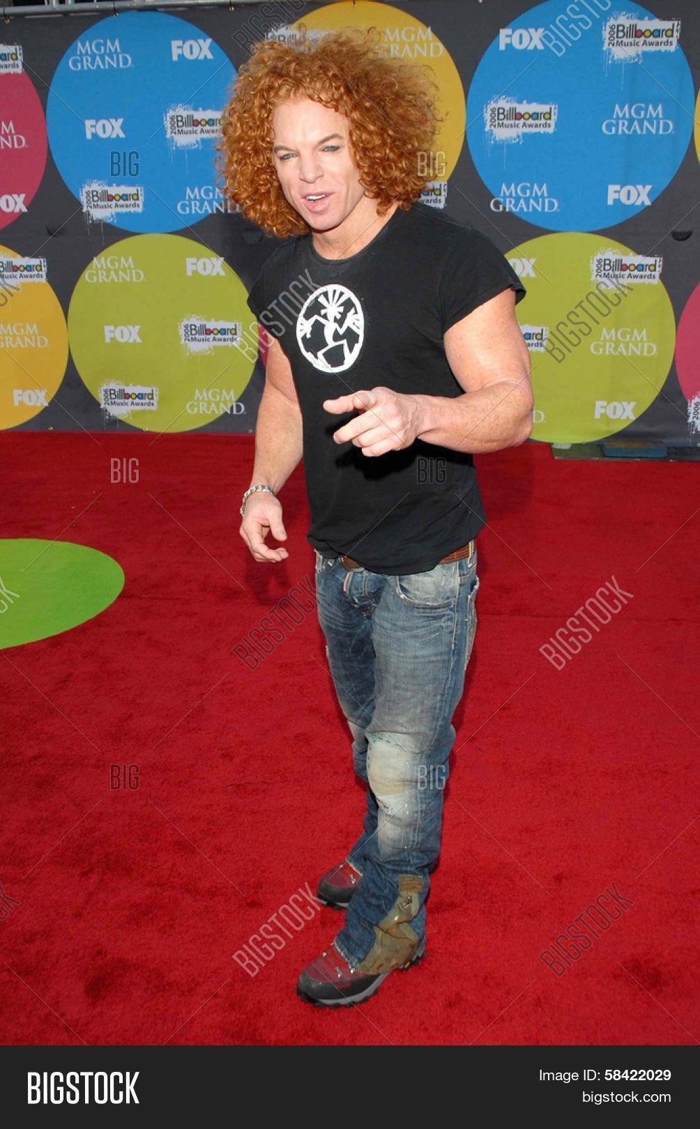 las vegas - december 04: carrot top arriving at the 2006 bill