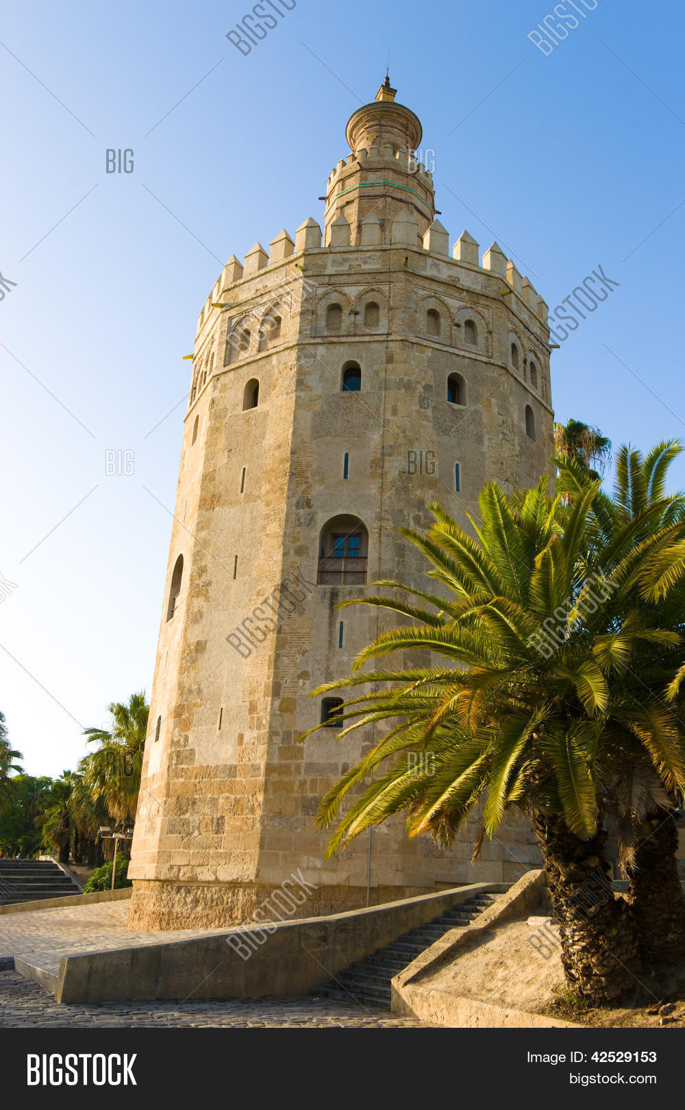 保存 the torre del oro (english: "gold tower") is a dodecagonal