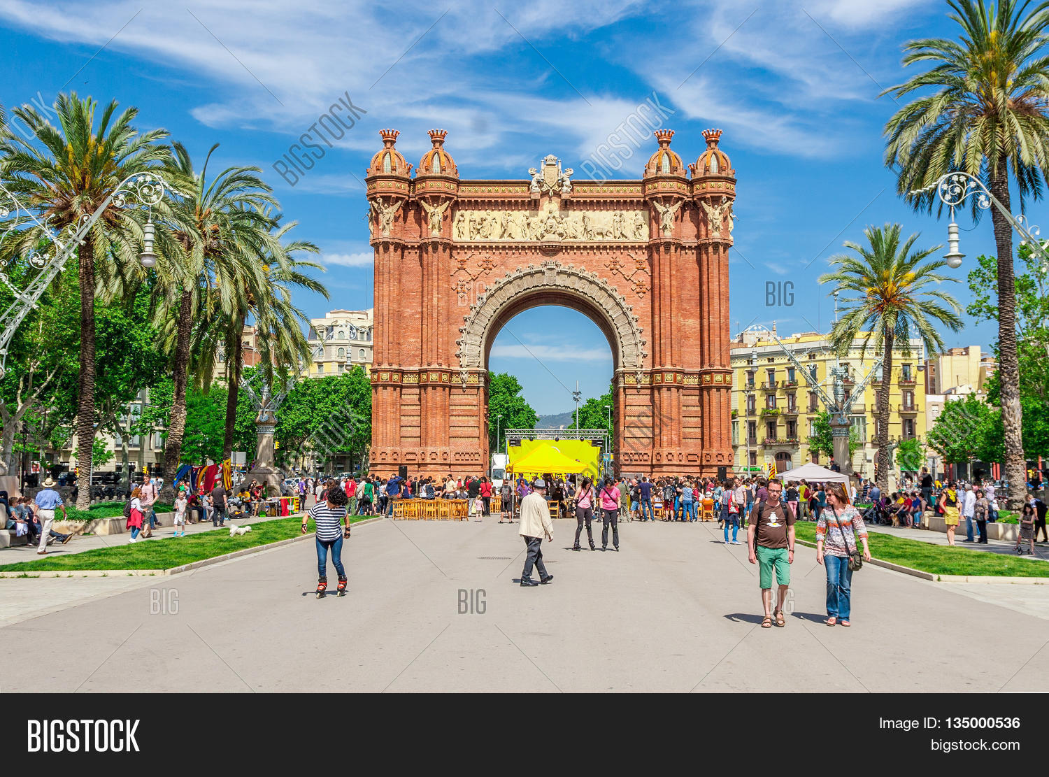 barcelona spain - may 3 2015: barcelona attractions triumph arch