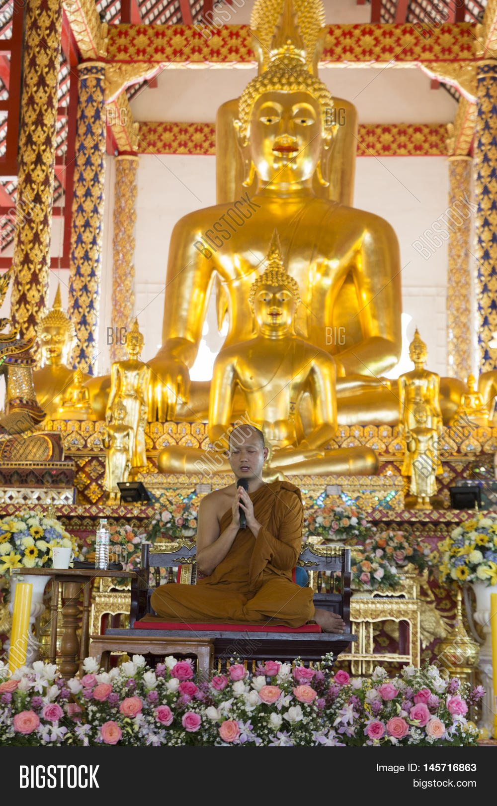 buddhist monk preach in temple 库存照片和库存图片 | bigstock