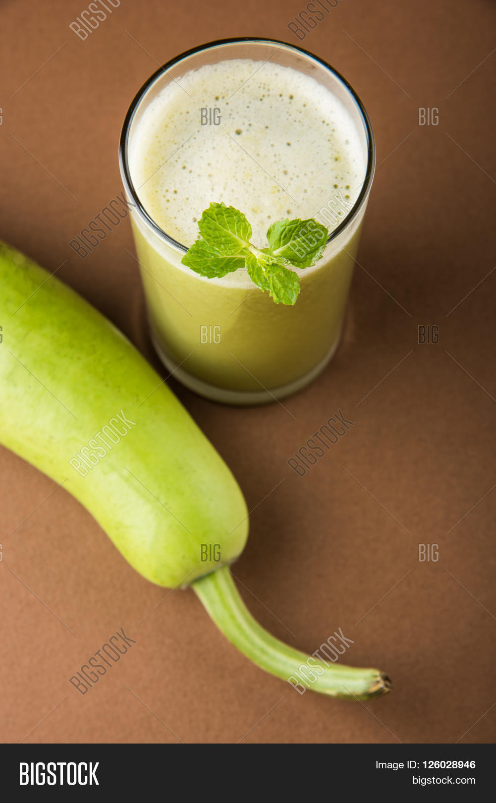 juice of bottle gourd or lauki juice or lagenaria siceraria