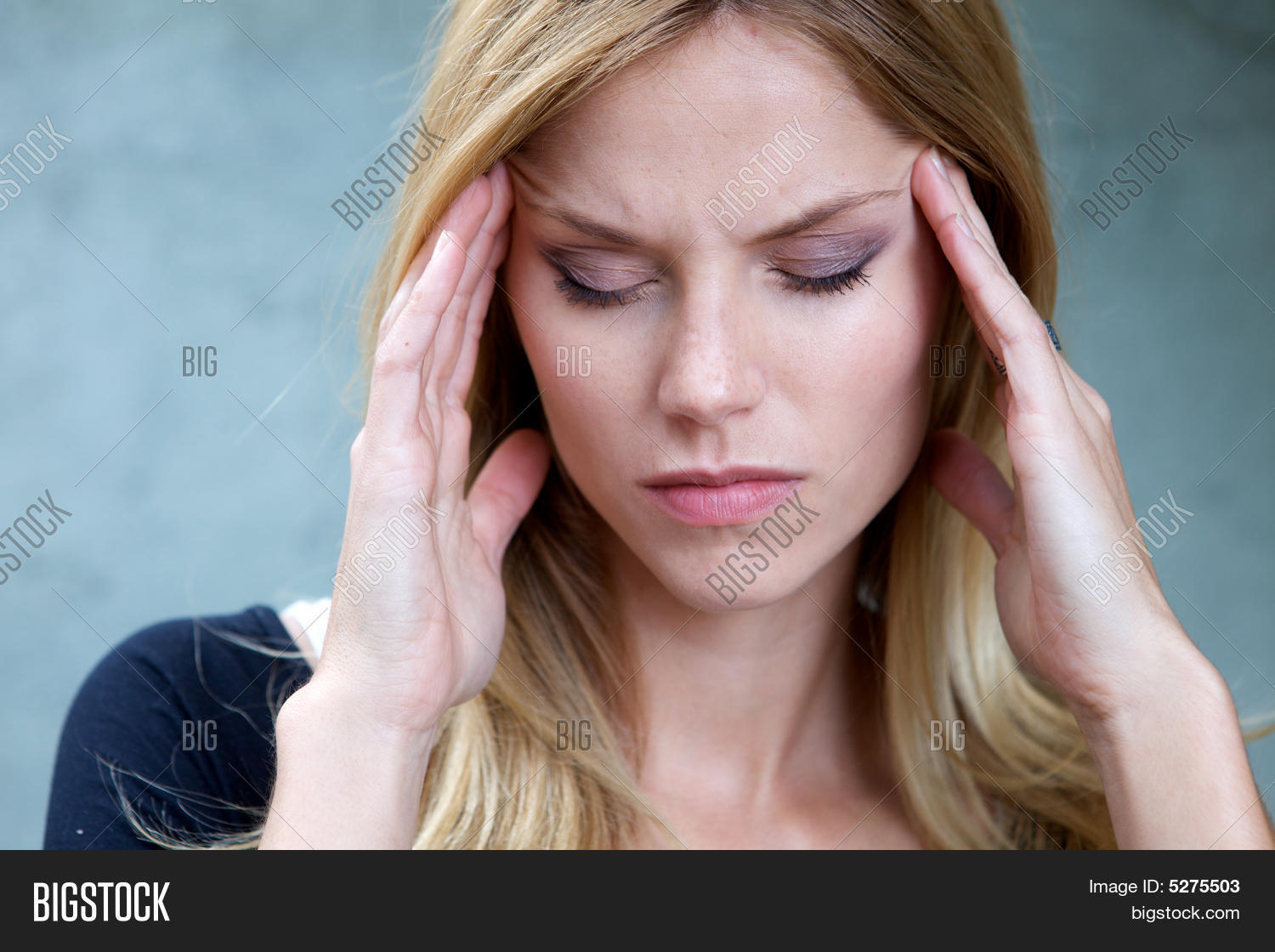 不开心郁闷的女人 库存照片和库存图片 | bigstock