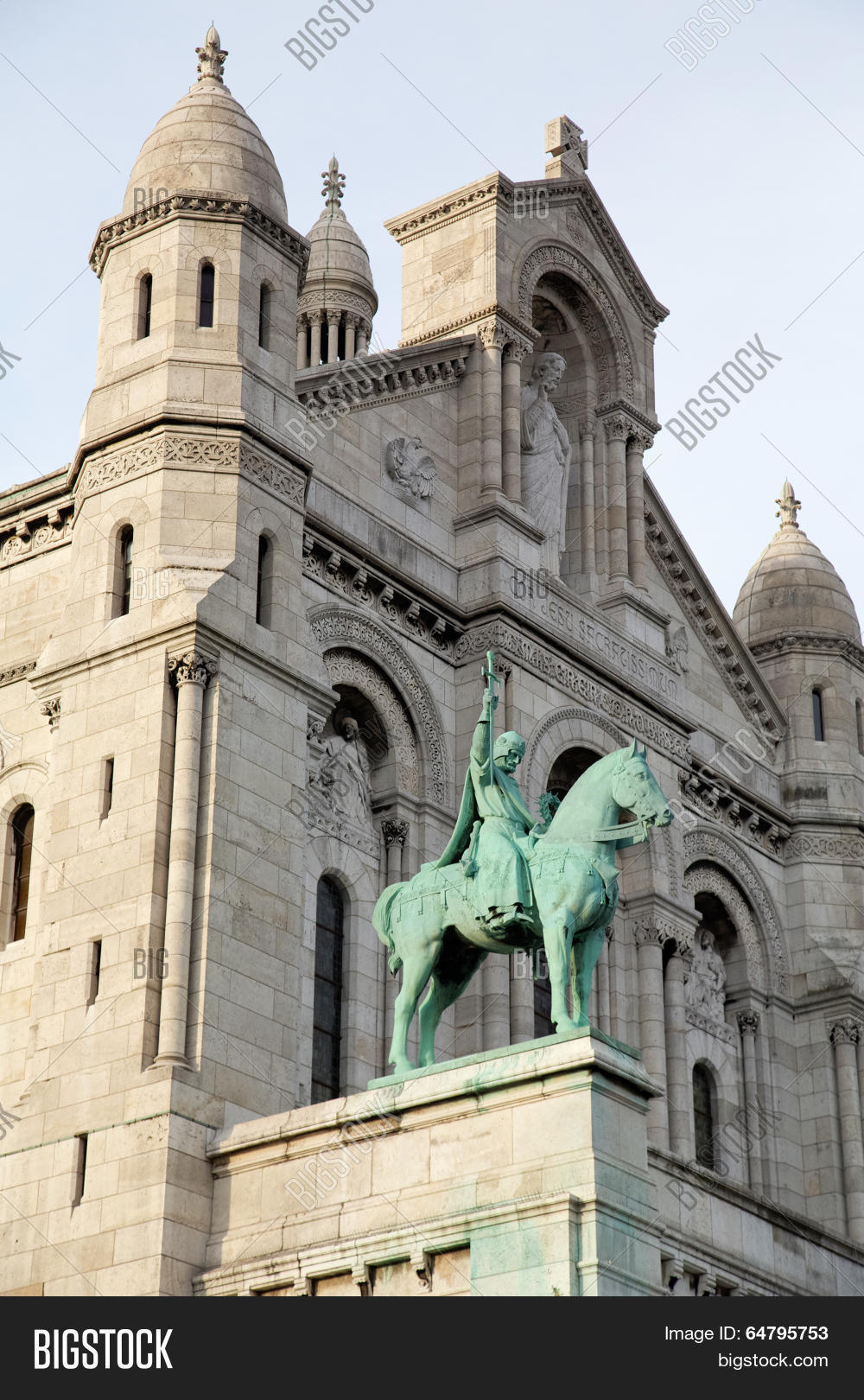 view of the front of pariss sacré-coeur