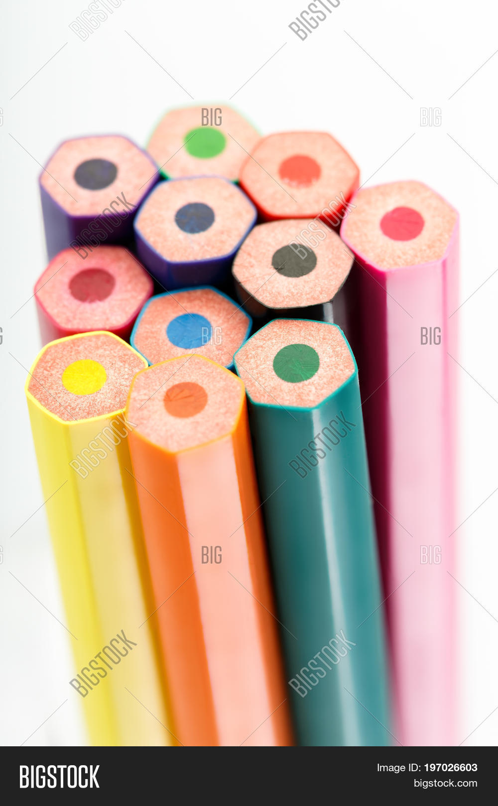 many different colored pencils.