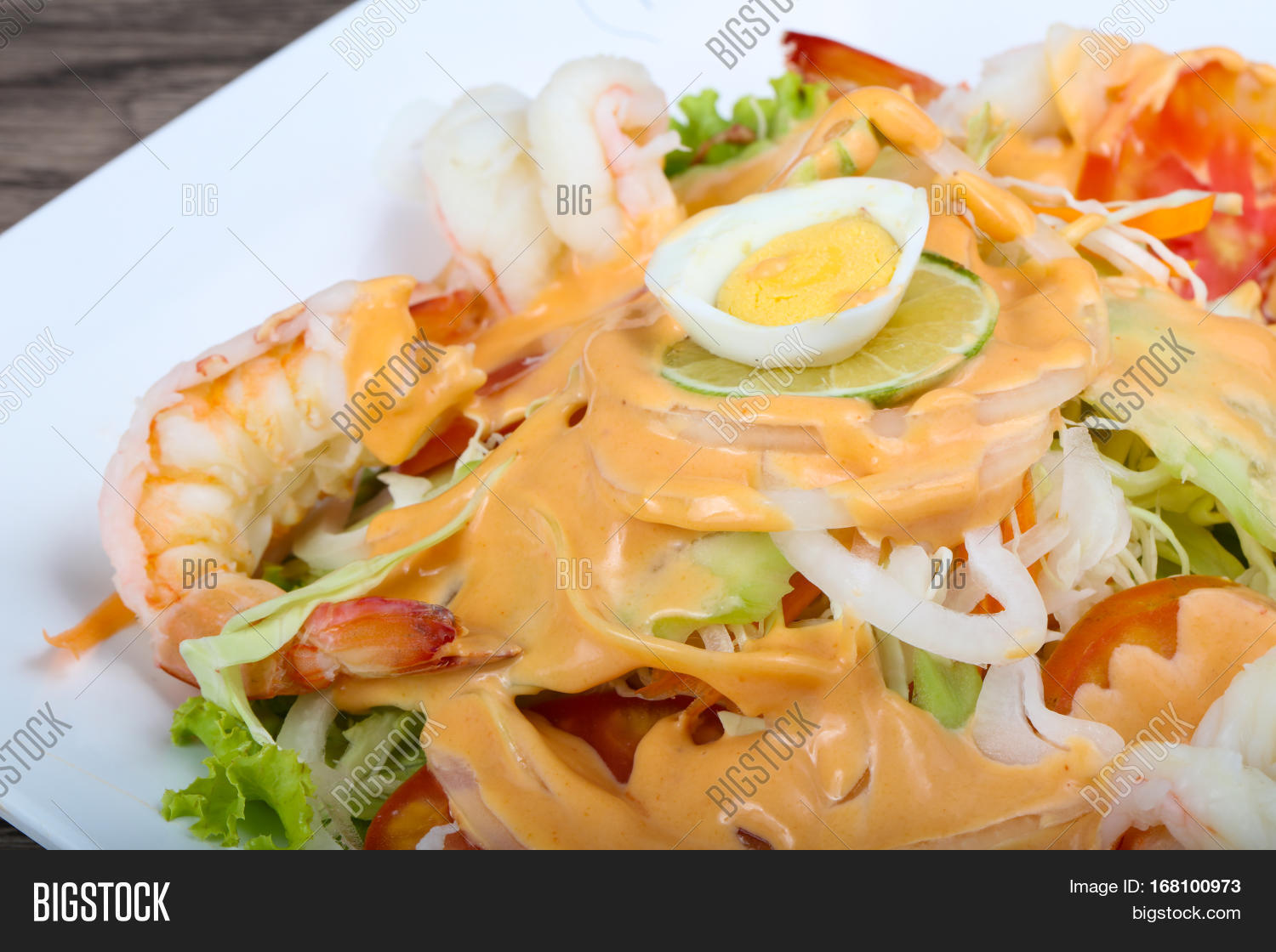 shrimp cocktail with 1000 islands sauce and lime