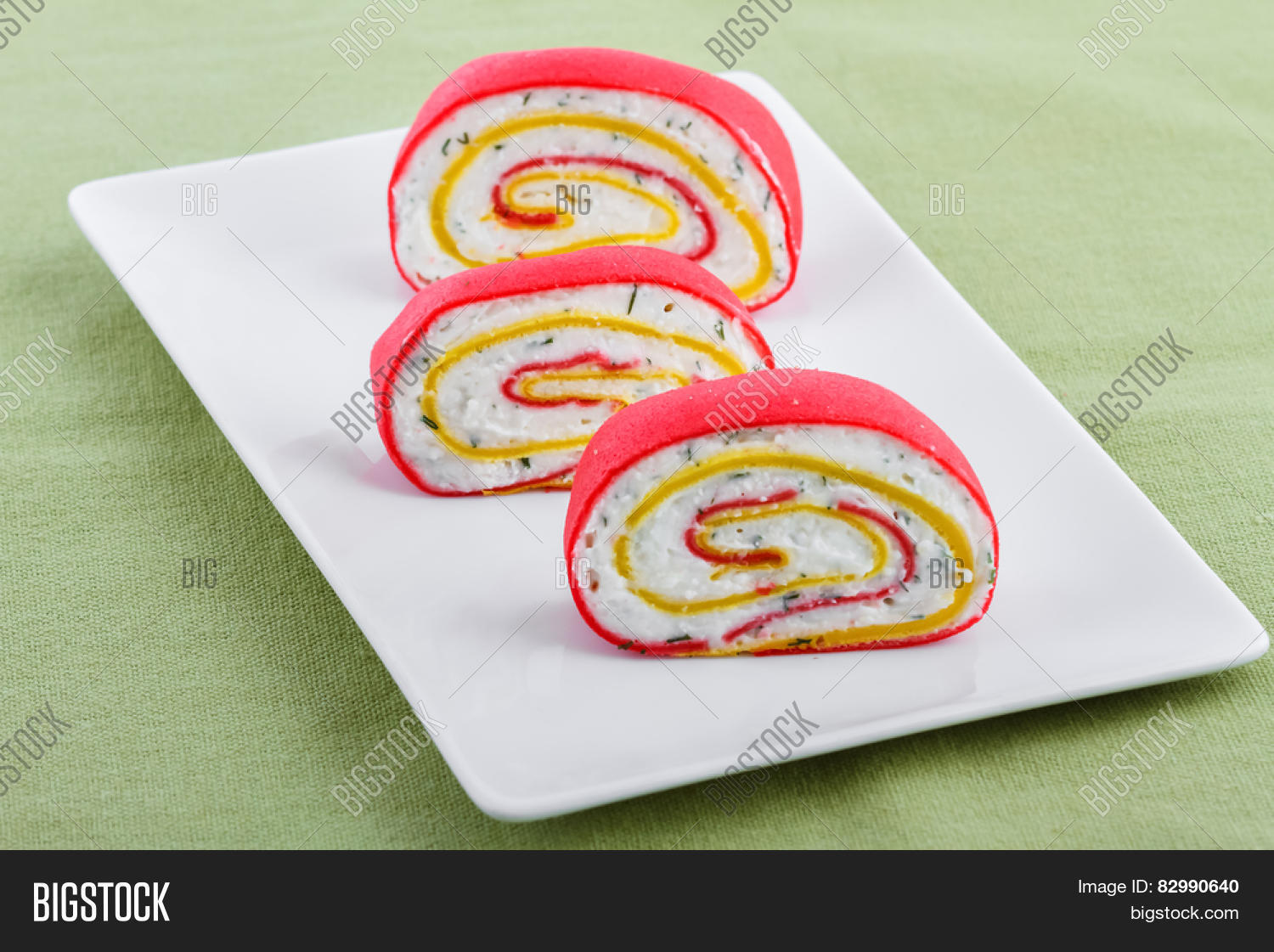 cheese and vegetables roll, appetizer