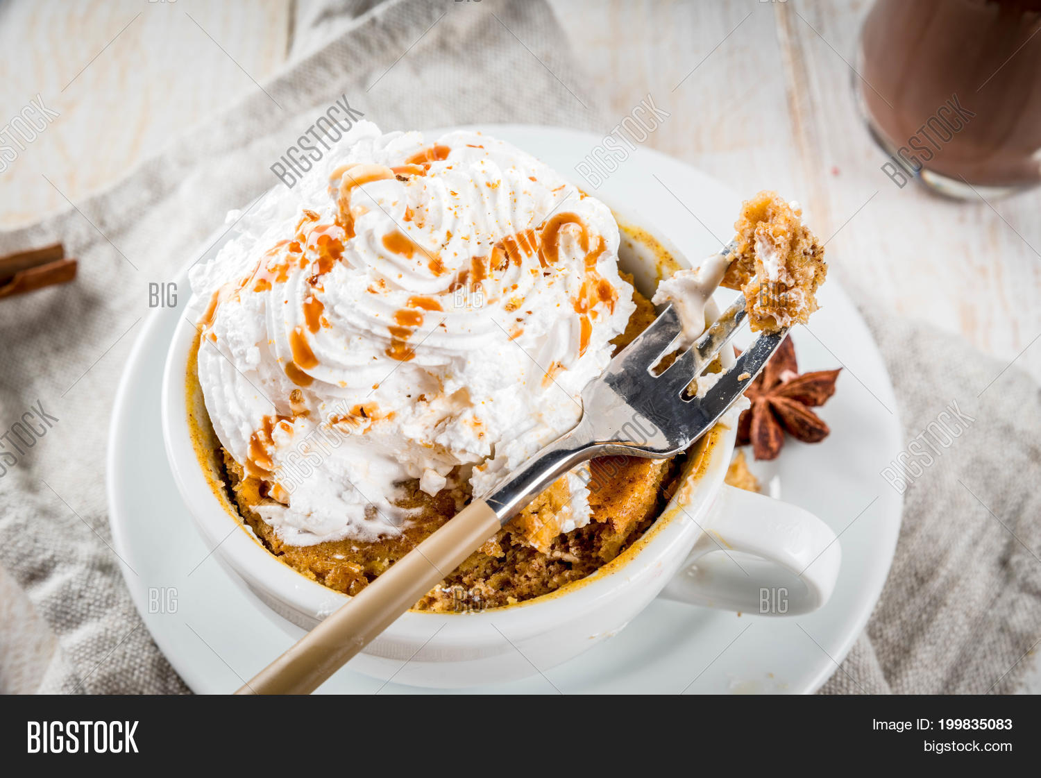 spicy pumpkin pie in mug 库存照片和库存图片 | bigstock